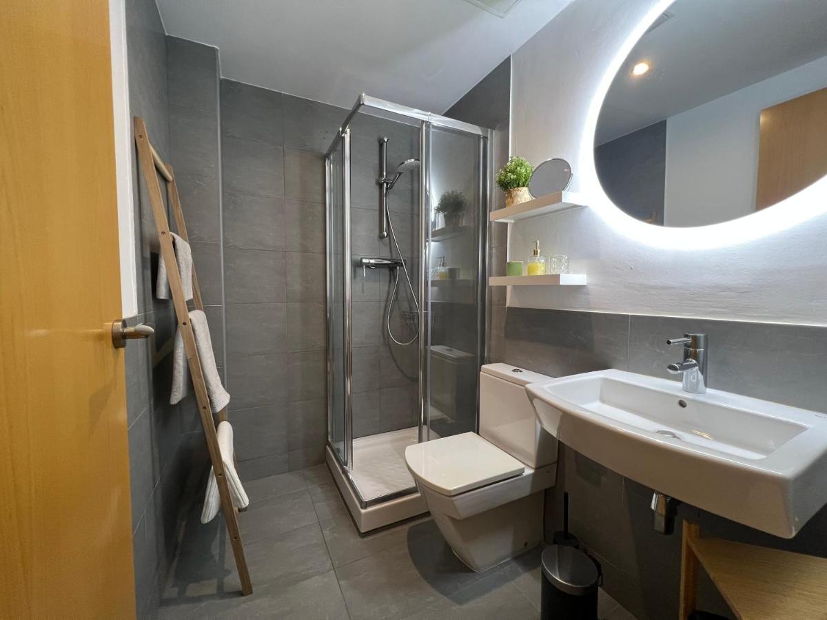 Cozy Apartment Well-Located In Terrassa, Barcelona Eksteriør billede